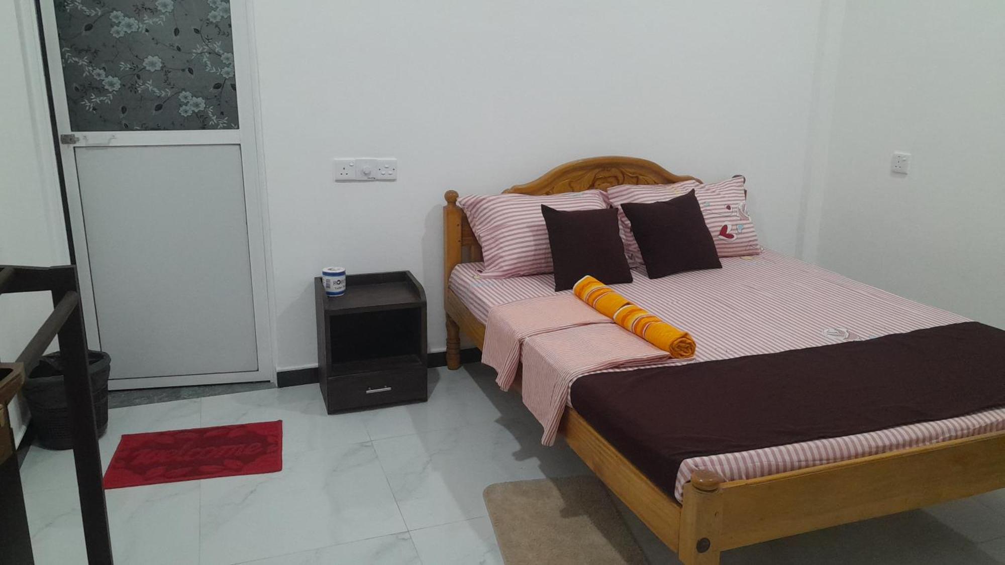 Theepan'S Home Нилавели Екстериор снимка