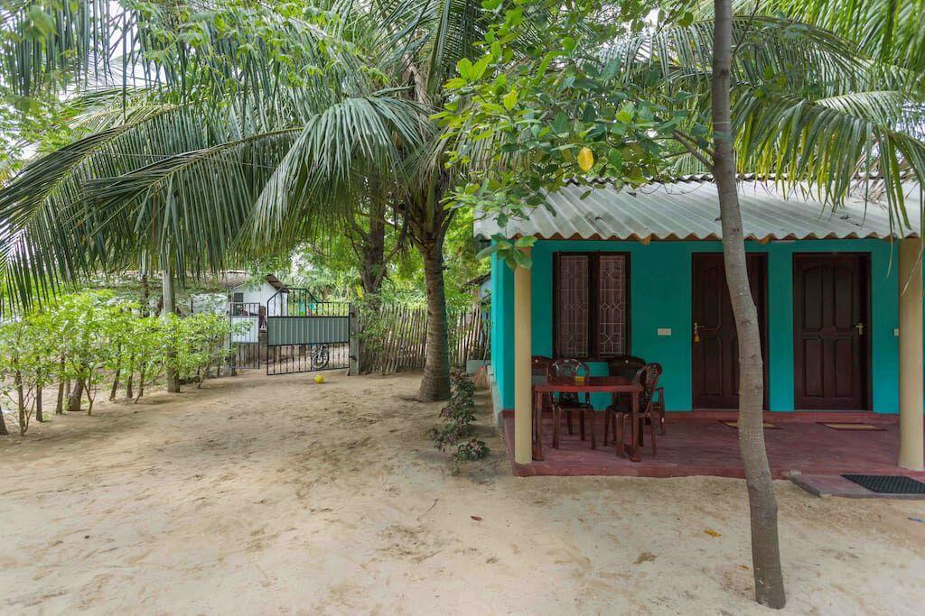 Theepan'S Home Нилавели Екстериор снимка