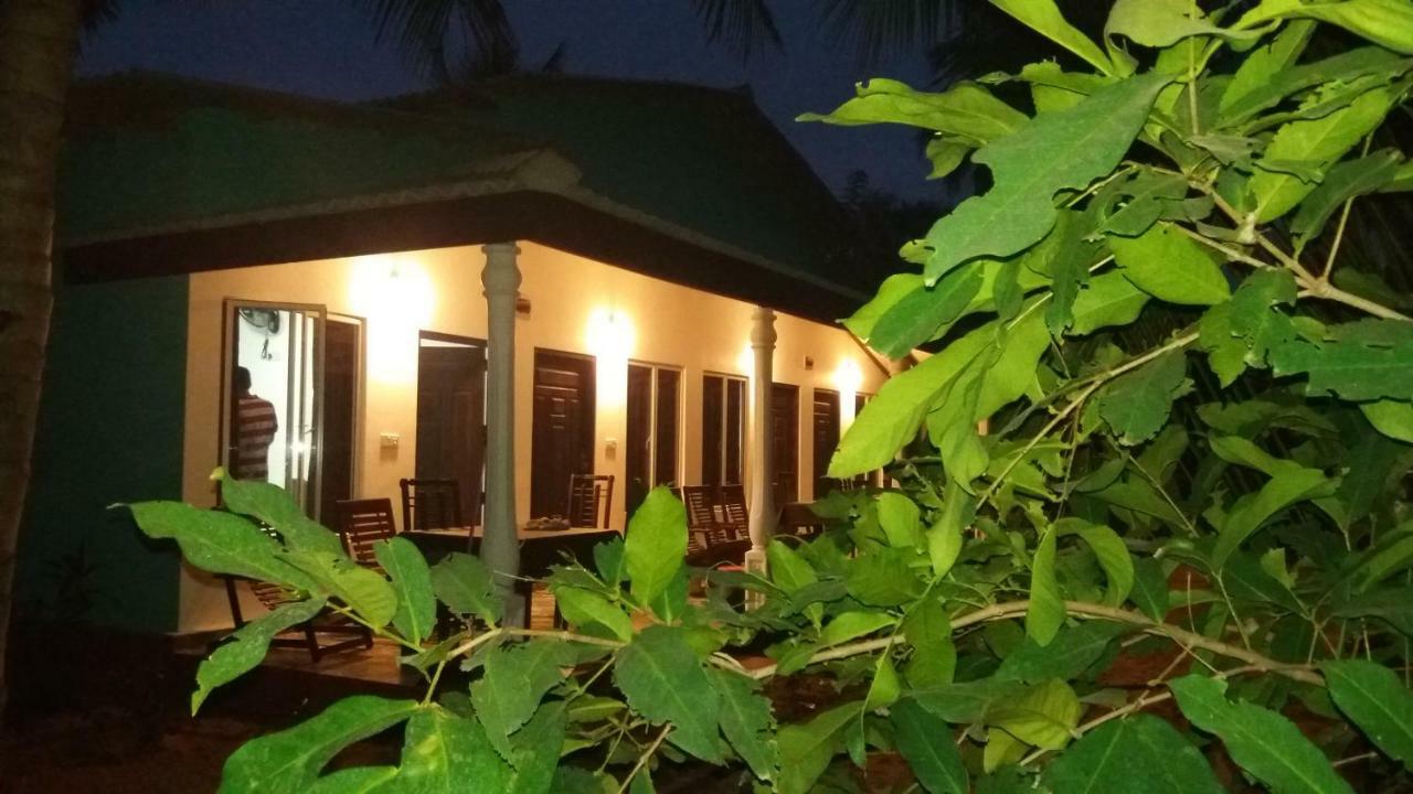 Theepan'S Home Нилавели Екстериор снимка